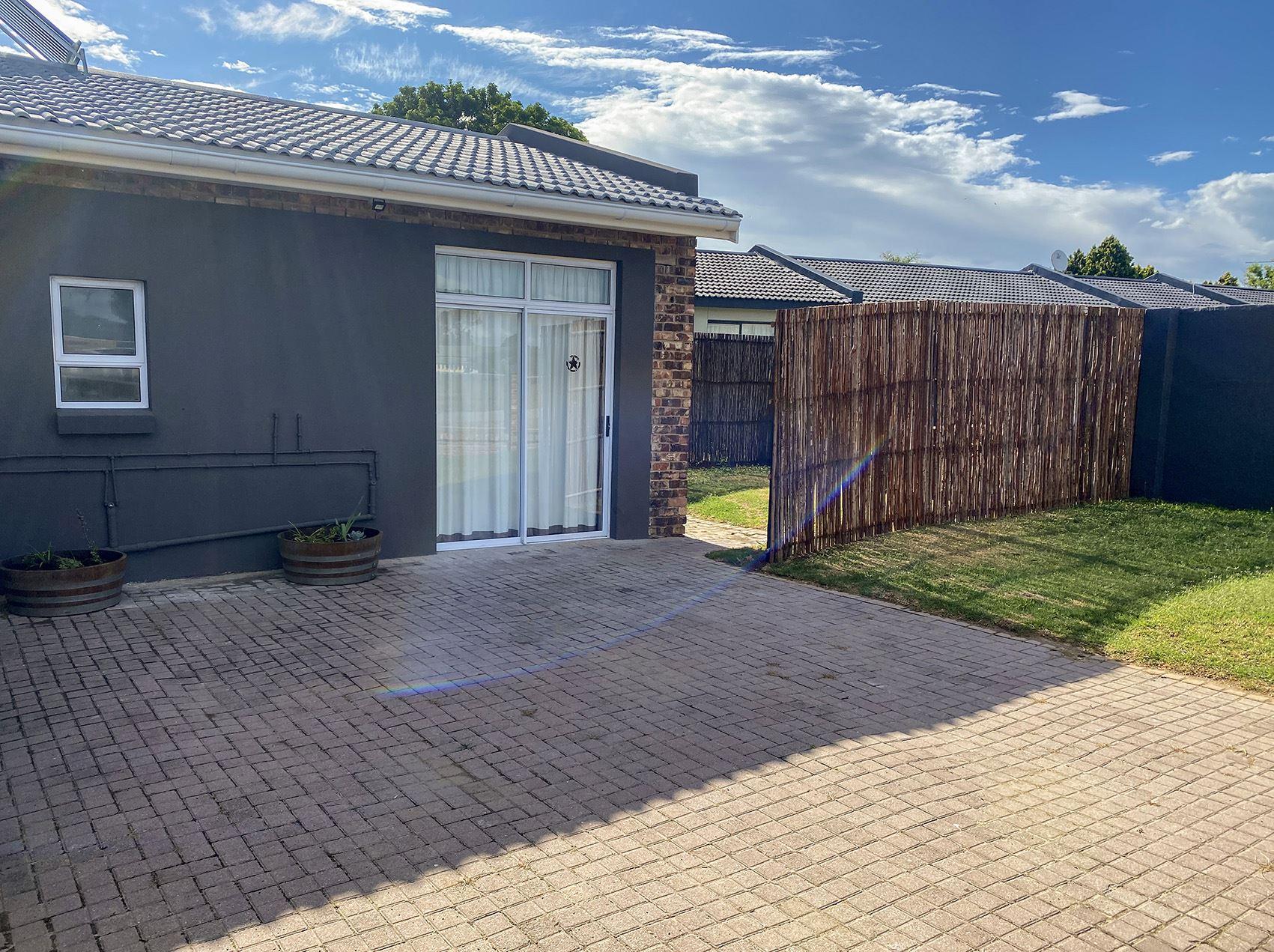 Adventure Apartment - Colchester | Cannonville Accommodation