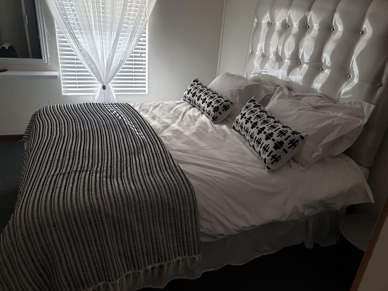 Lovely 5 bedroom home, close to Club Mykanos