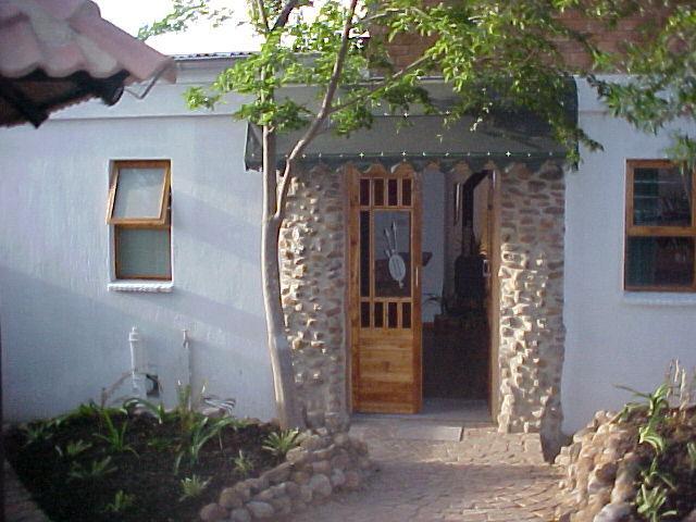 B & B on 23 Hamilton Avenue | Accommodation Craighall Park
