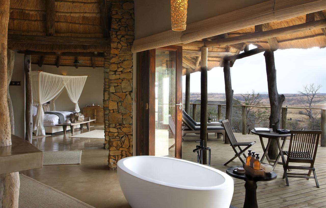 Nambiti Plains Private Game Lodge | Accommodation Nambiti Private Game Reserve