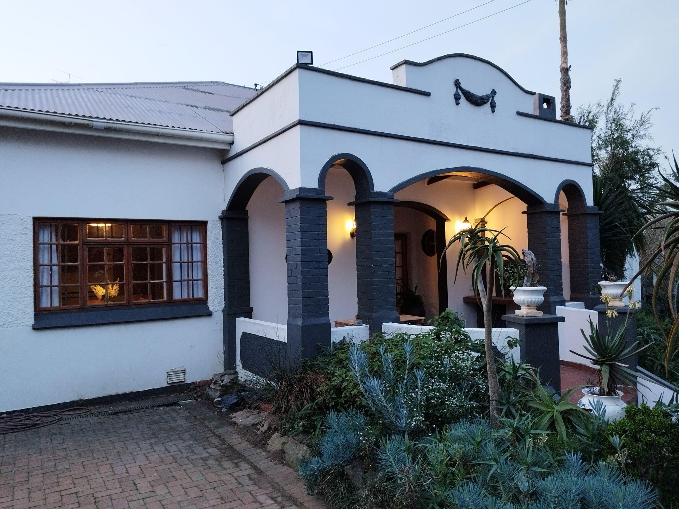 Stylish 3 Bedroom House | Selborne Accommodation