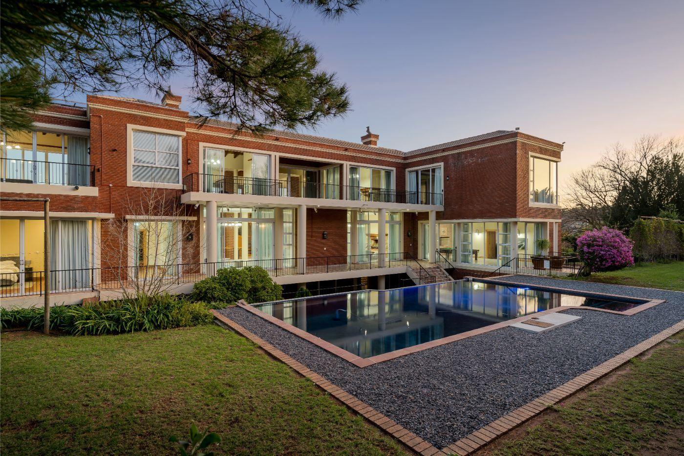 Red Victorian Mansion | Accommodation Parel Vallei