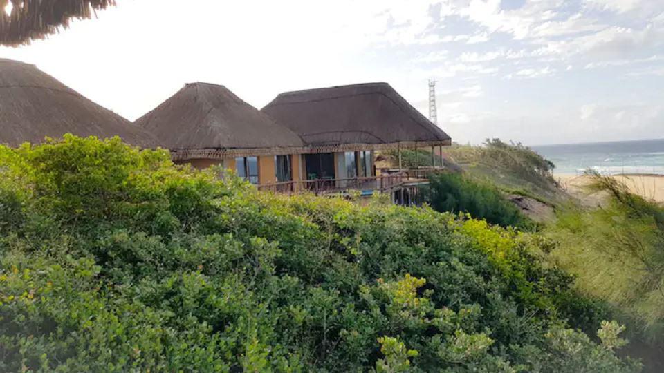 Accommodation at Coral Beach 3