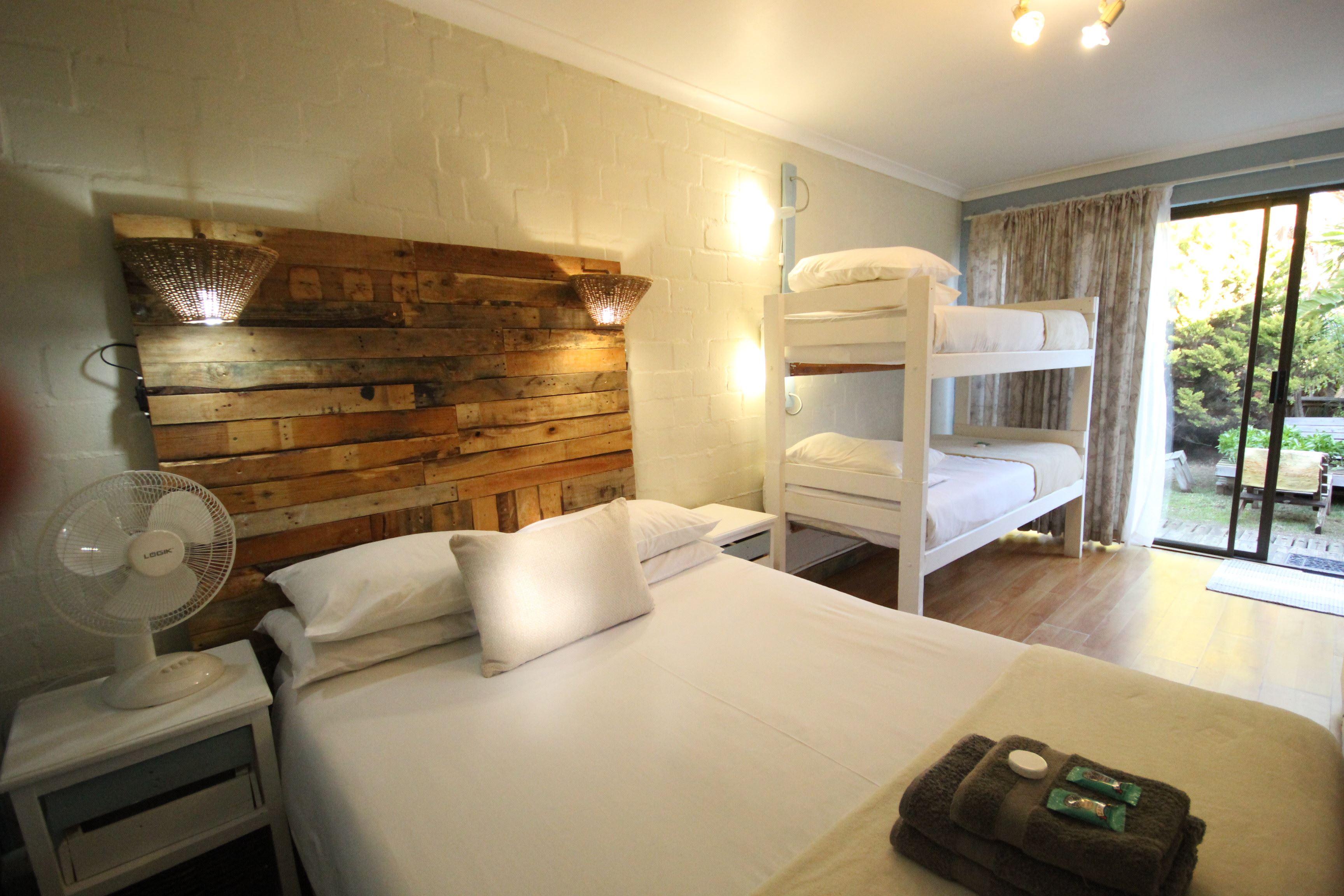 Saltycrax Backpackers & Surf Lodge Blouberg Cape Town