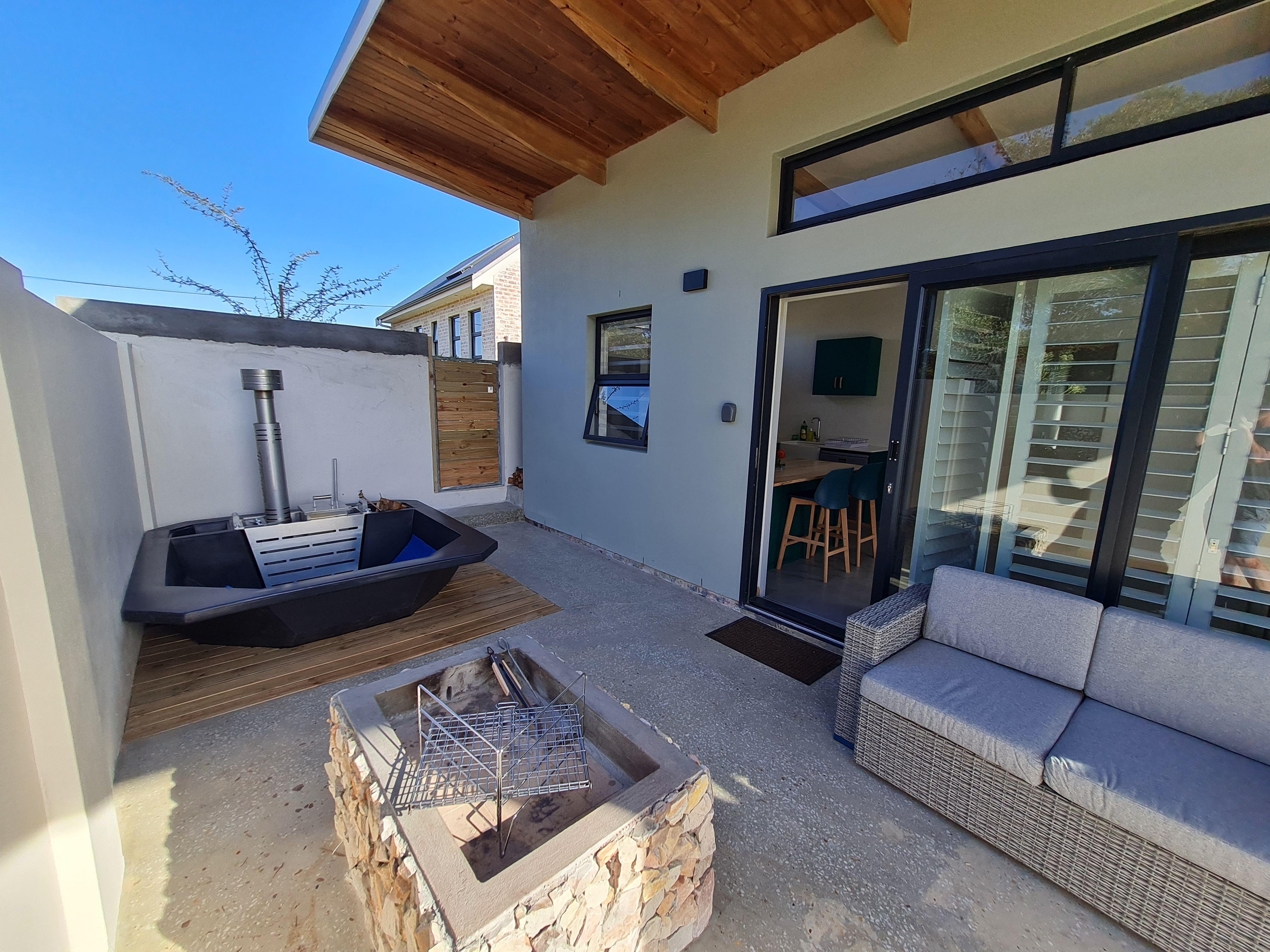 Mountain and Sea Cottage | Sandbaai Accommodation