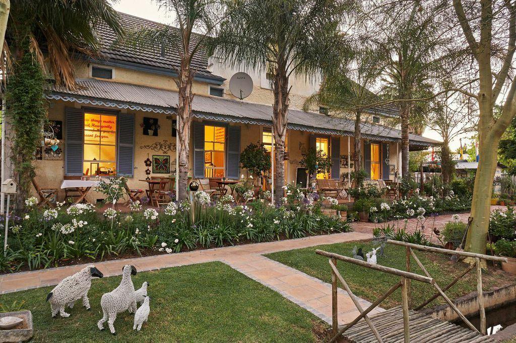Yellow Aloe Guesthouse | Clanwilliam Accommodation