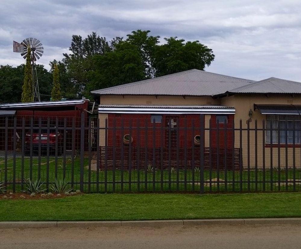 Leeudoringstad Self Catering Accommodation Schoch str 88 | Lodges Leeudoringstad