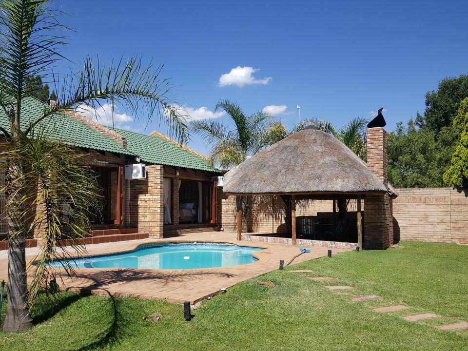 Astoni Guest Lodge ( Twins ) | Vanderbijlpark SE 6 Accommodation