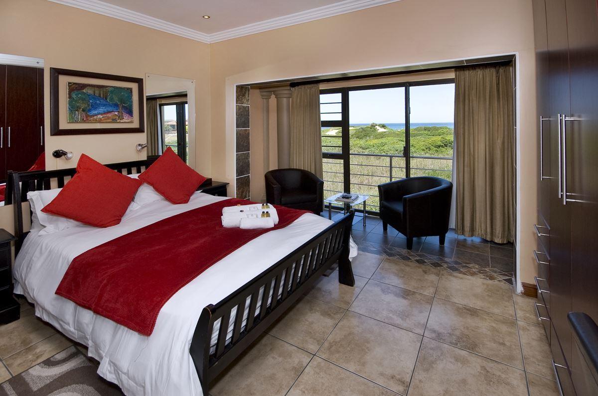 Dolphin Dance Lodge | Self-catering Bluewater Bay