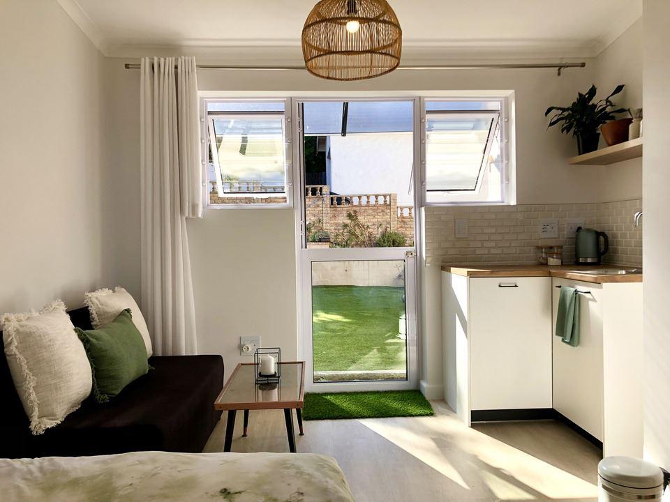 Holiday Cottage, 800m from Beach. Deep South Rumah | Glencairn Accommodation