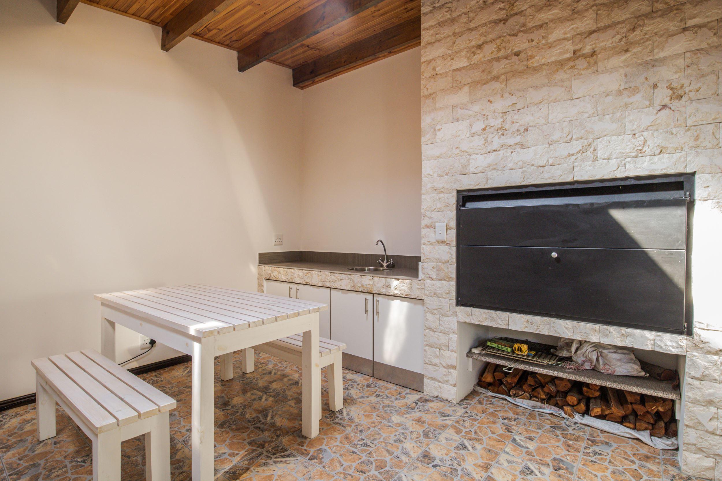 Howard Davis 28 by CTHA | Milnerton Hotels