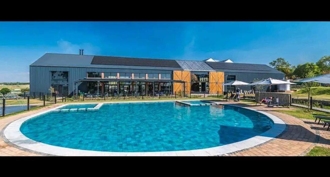 Outerspaces- 2 Bedroom apartment-Sandton | Accommodation Linbro Park