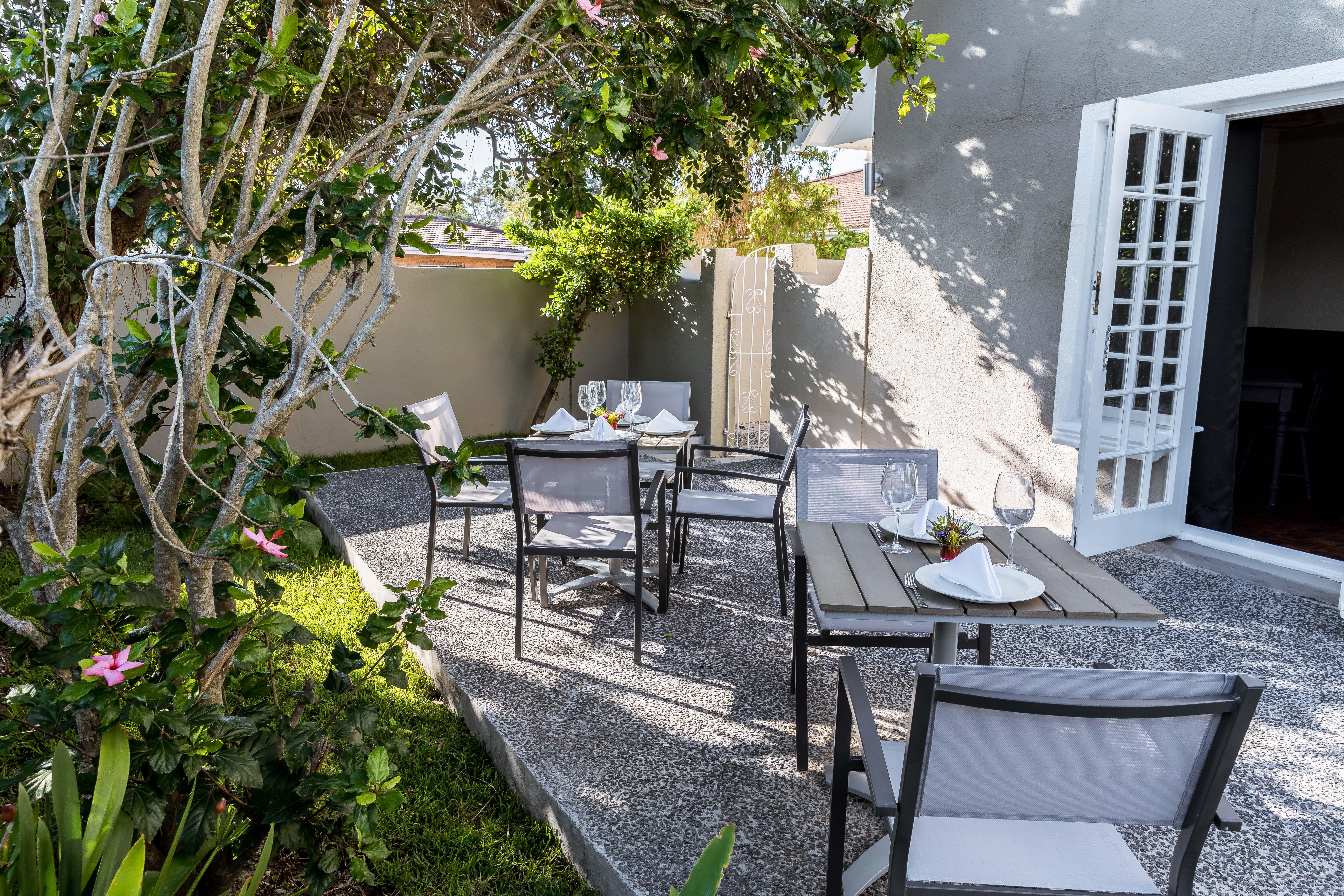 Guest House Le Petit Chateau | Durbanville Accommodation