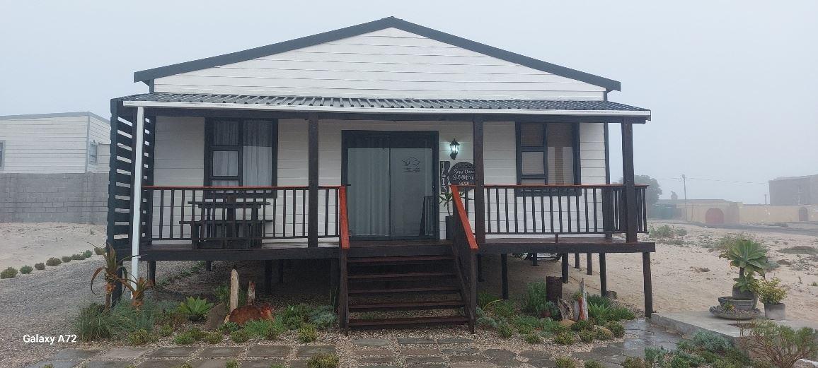 Sand Dune Cottage | McDougall's Bay Accommodation