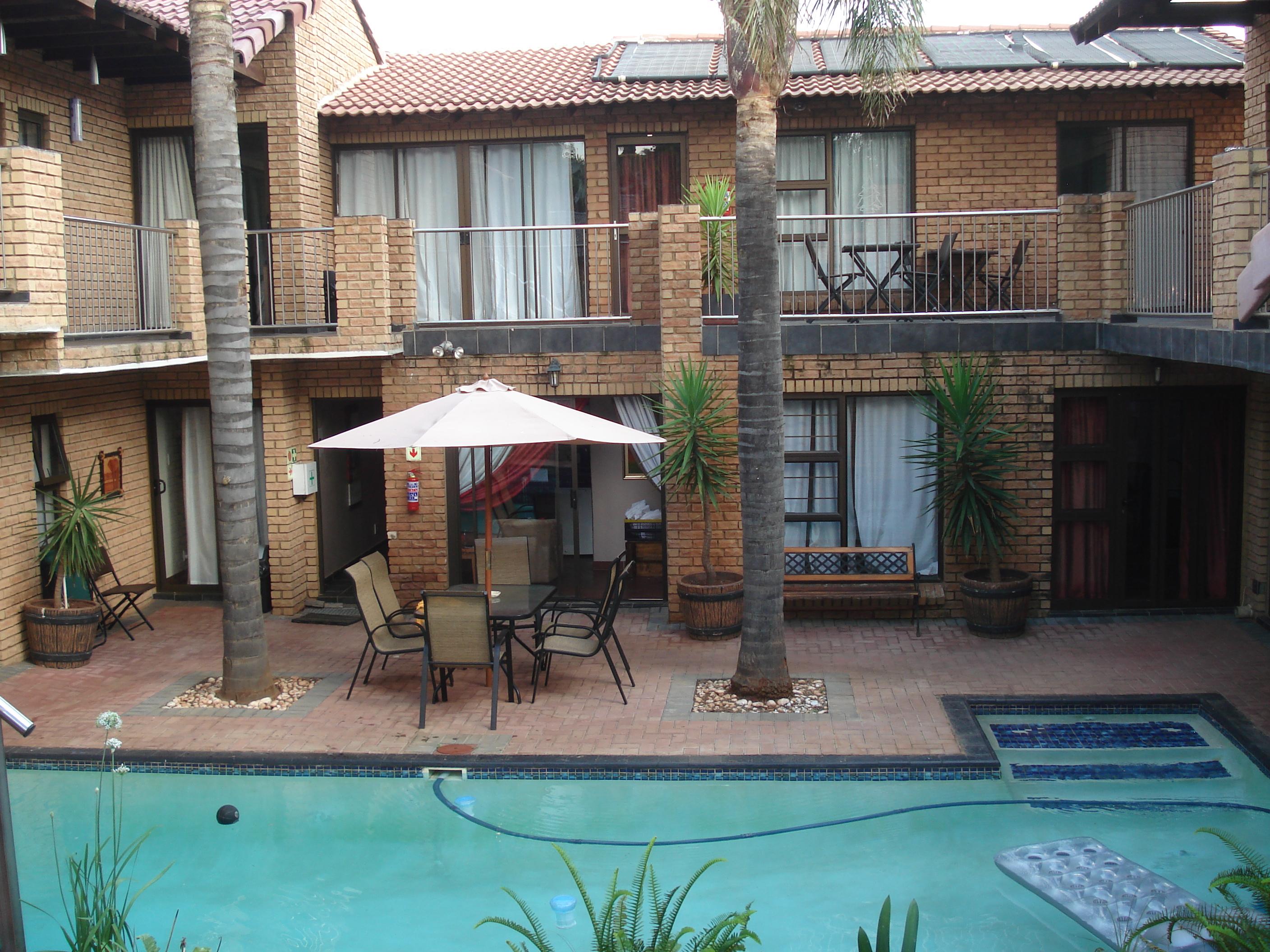 Uitsigpark guest@home4u | Eldoraigne Accommodation