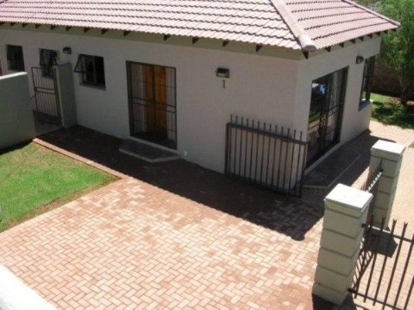 Andela Guest House | Accommodation Universitas