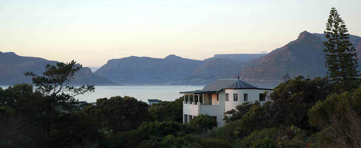 Milkwood Villa with the mountains of Hout bay in the background © Charles Didcott