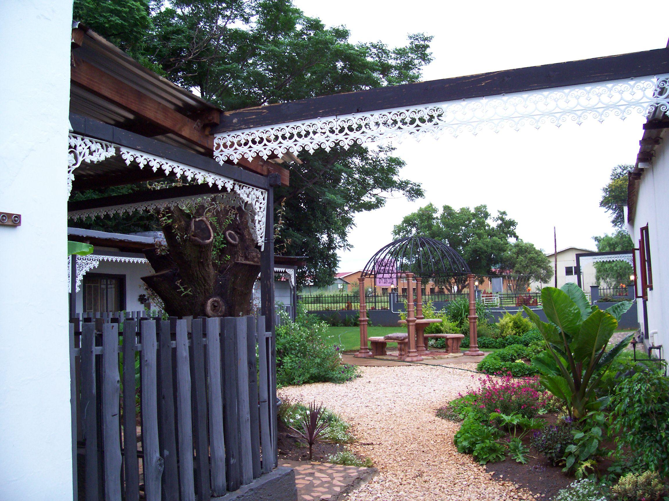 Villa Luca Guest House & Chalets | Accommodation Swartruggens