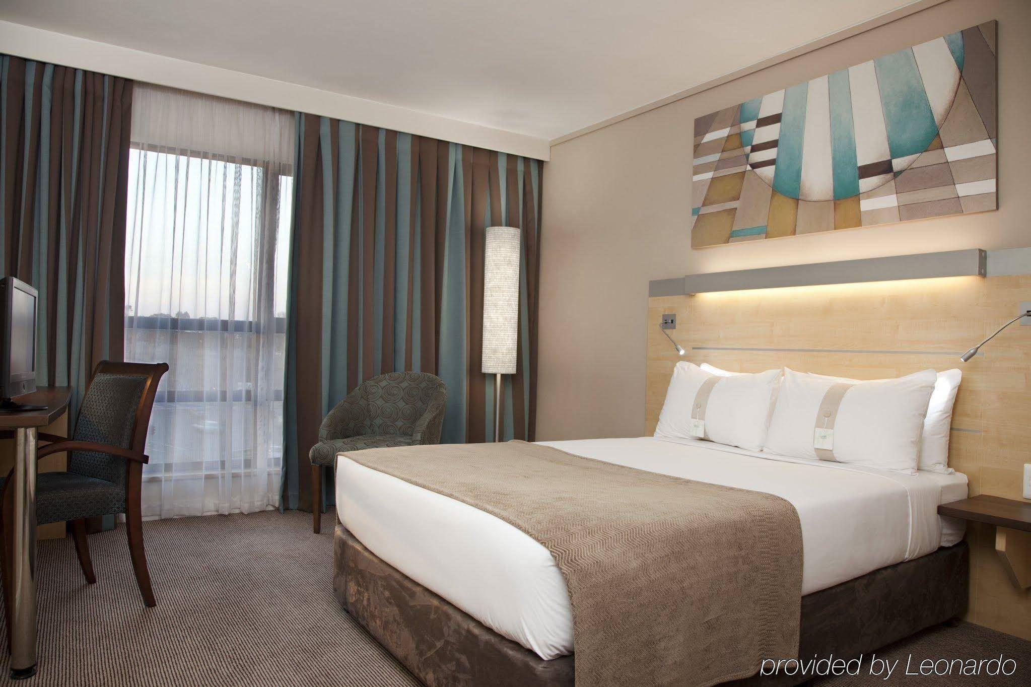 Holiday Inn Express Woodmead | Sandton Accommodation