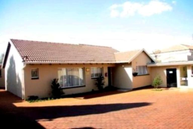 Monsoon Guest Lodge | Accommodation Kempton Park