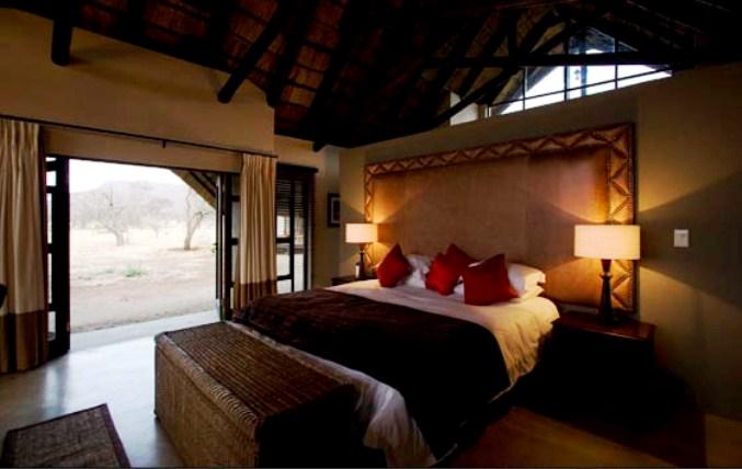 Buffalo Thorn Lodge | Pilanesberg Game Reserve Accommodation