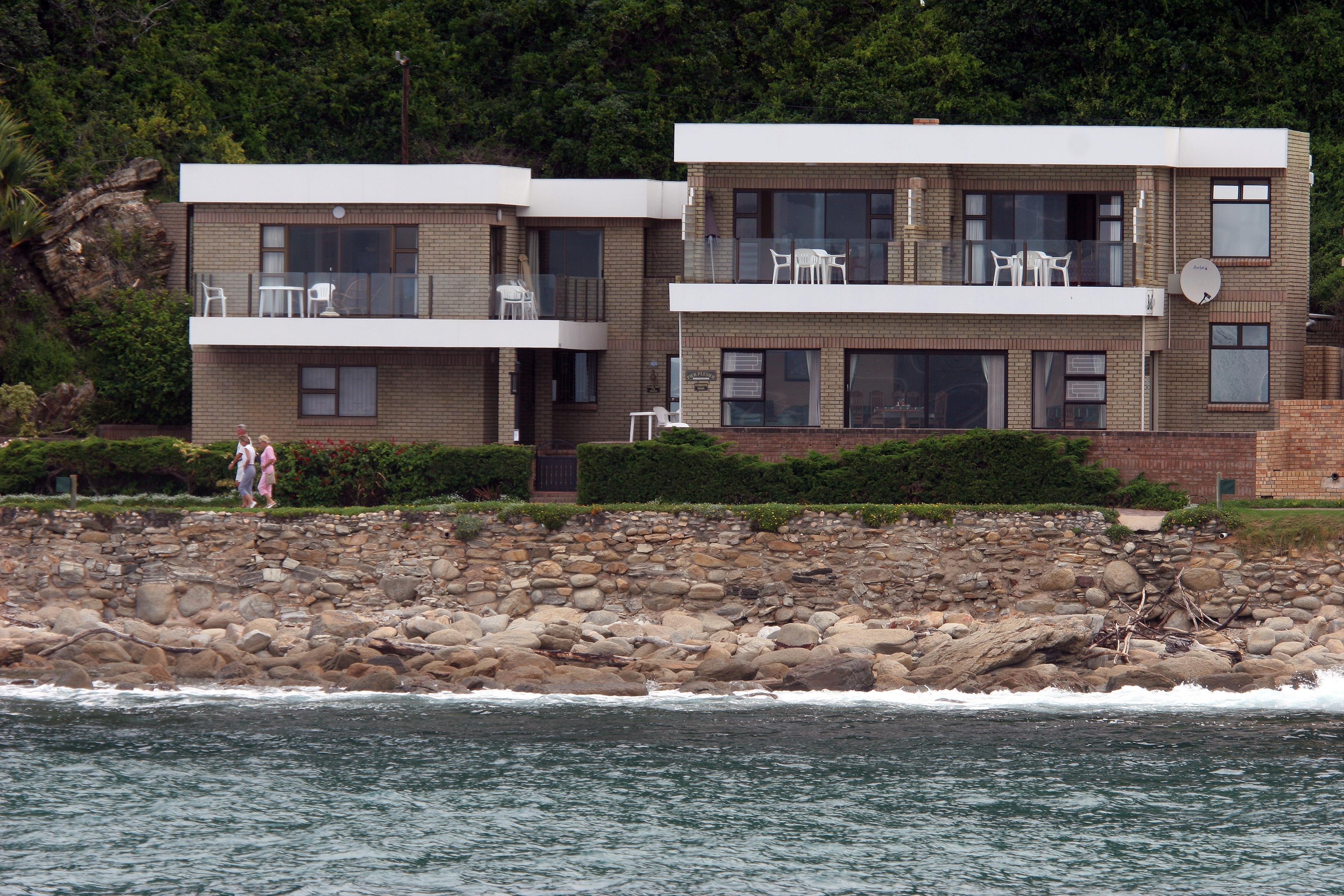 Pier Plesier Guest House | Self-catering Victoria Bay