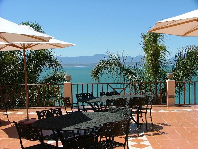 Munro Manor Reserve Your Hotel, SelfCatering, or Bed and Breakfast Room Instantly!