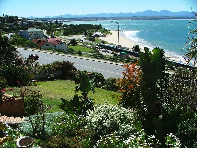 Munro Manor Secure Your Hotel, SelfCatering, or Bed and Breakfast Booking Now!