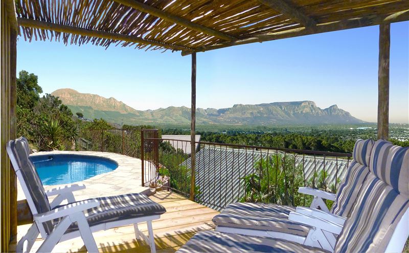 Cottage pool deck