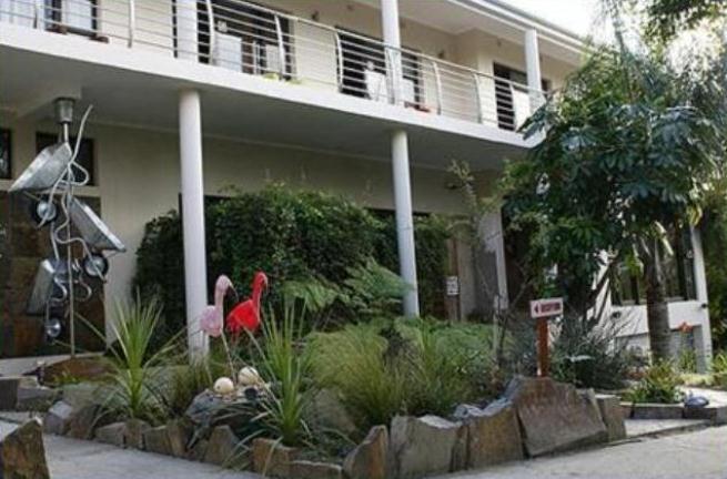 Stumble Inn | Nahoon Accommodation