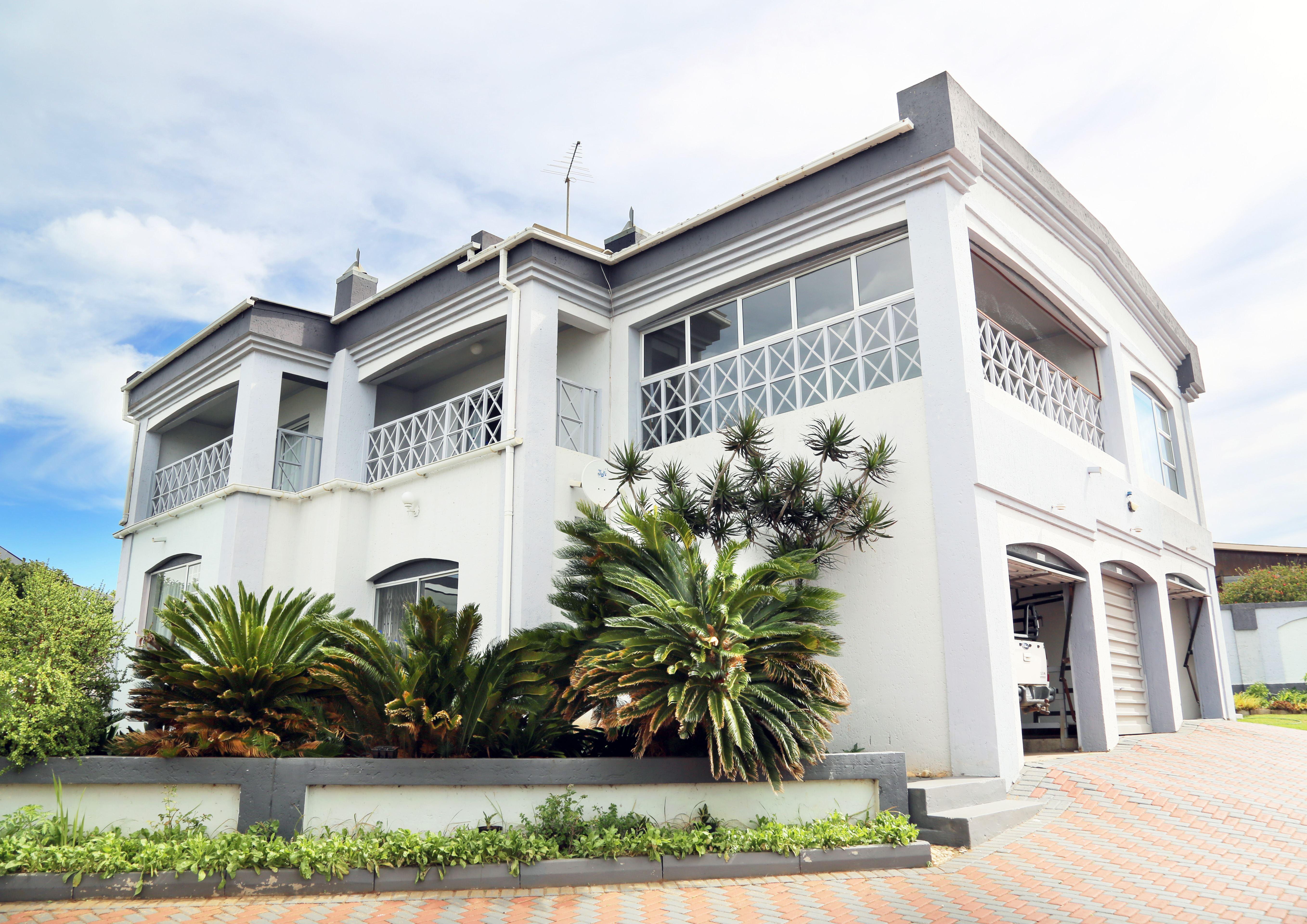 Strelitzia Holiday Flats | Accommodation Central Jeffreys Bay