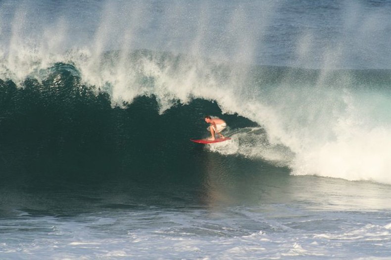 Tofinho surfing