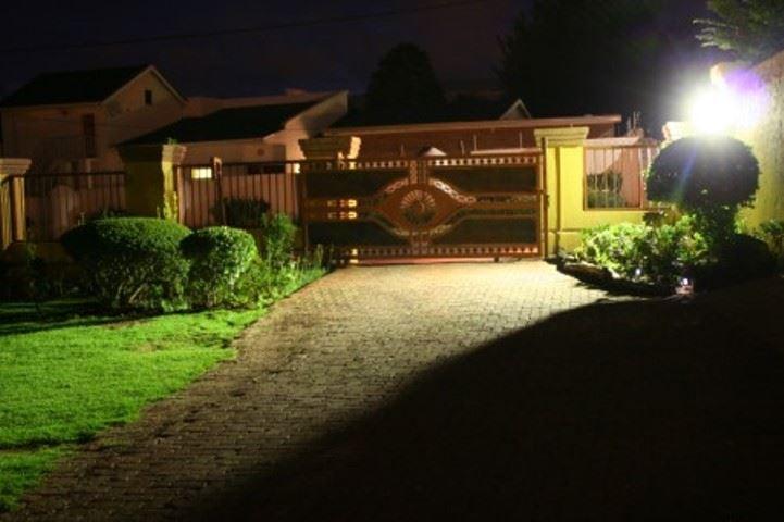 Entrance to Luntasi Guest House
