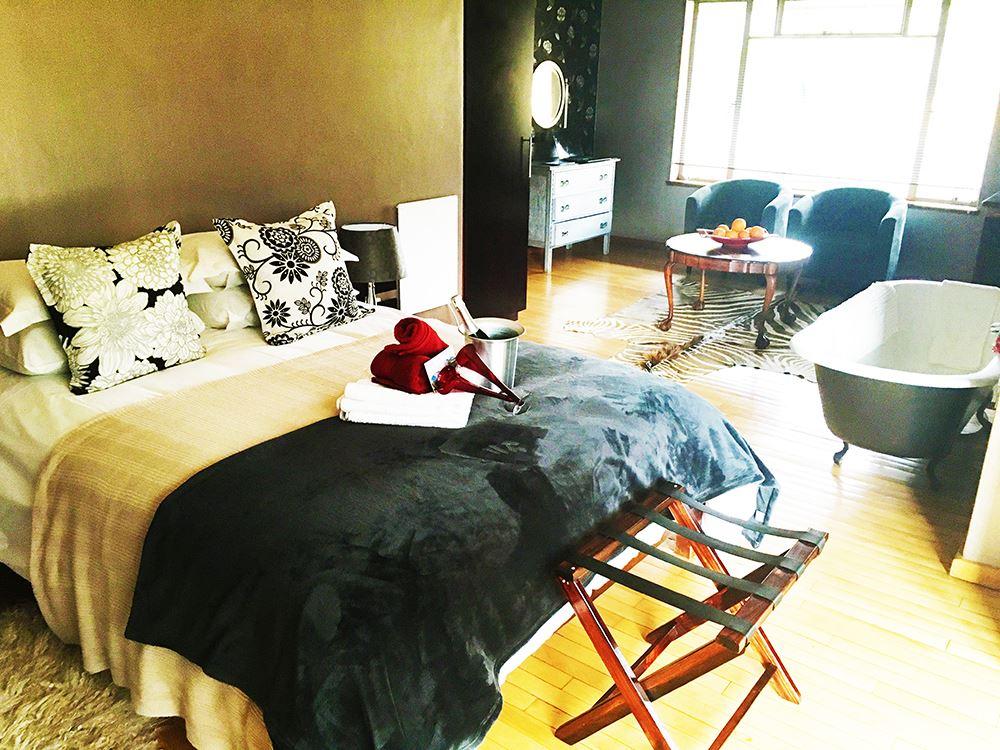 Desert Dew Guesthouse | Self-catering Three Sisters