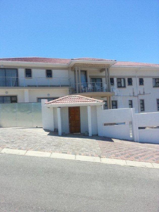 Three Trees Guest House - Sunnyridge | Accommodation Sunnyridge (East London)