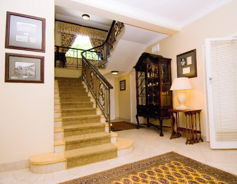 Hilltop Manor Find Your Perfect Lodging, SelfCatering, or Bed and