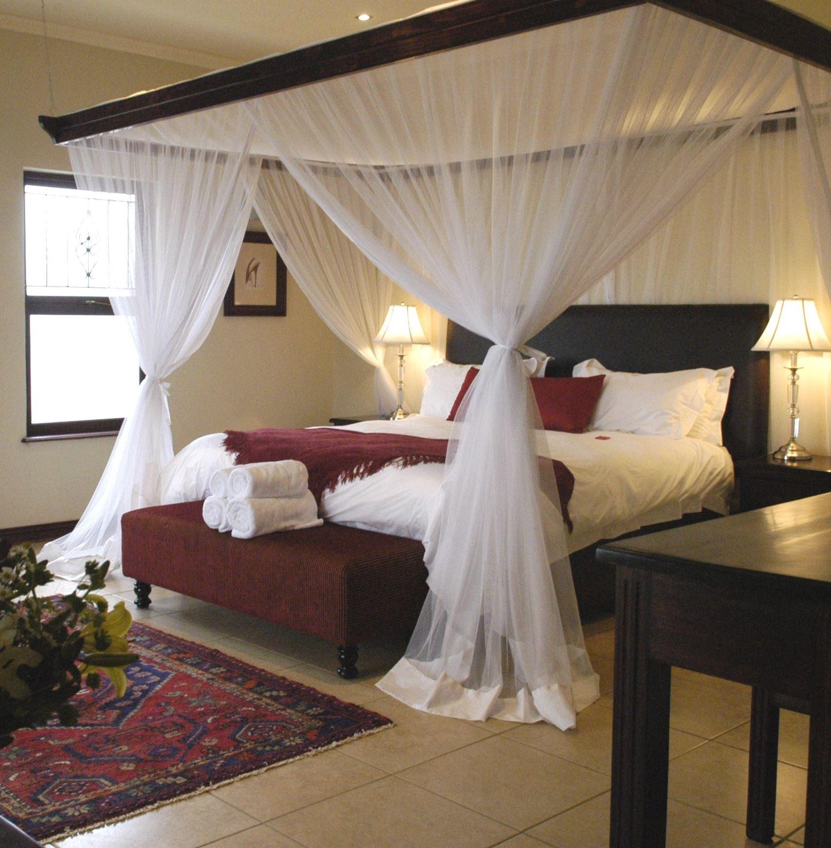 The Moon and Sixpence | Lodges Muldersdrift