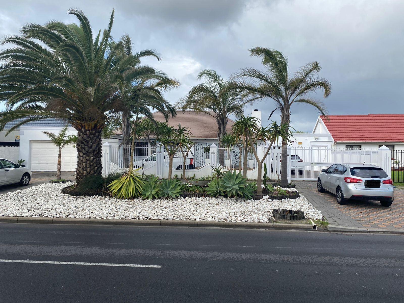 Delash Pine Villa | Pinelands Accommodation