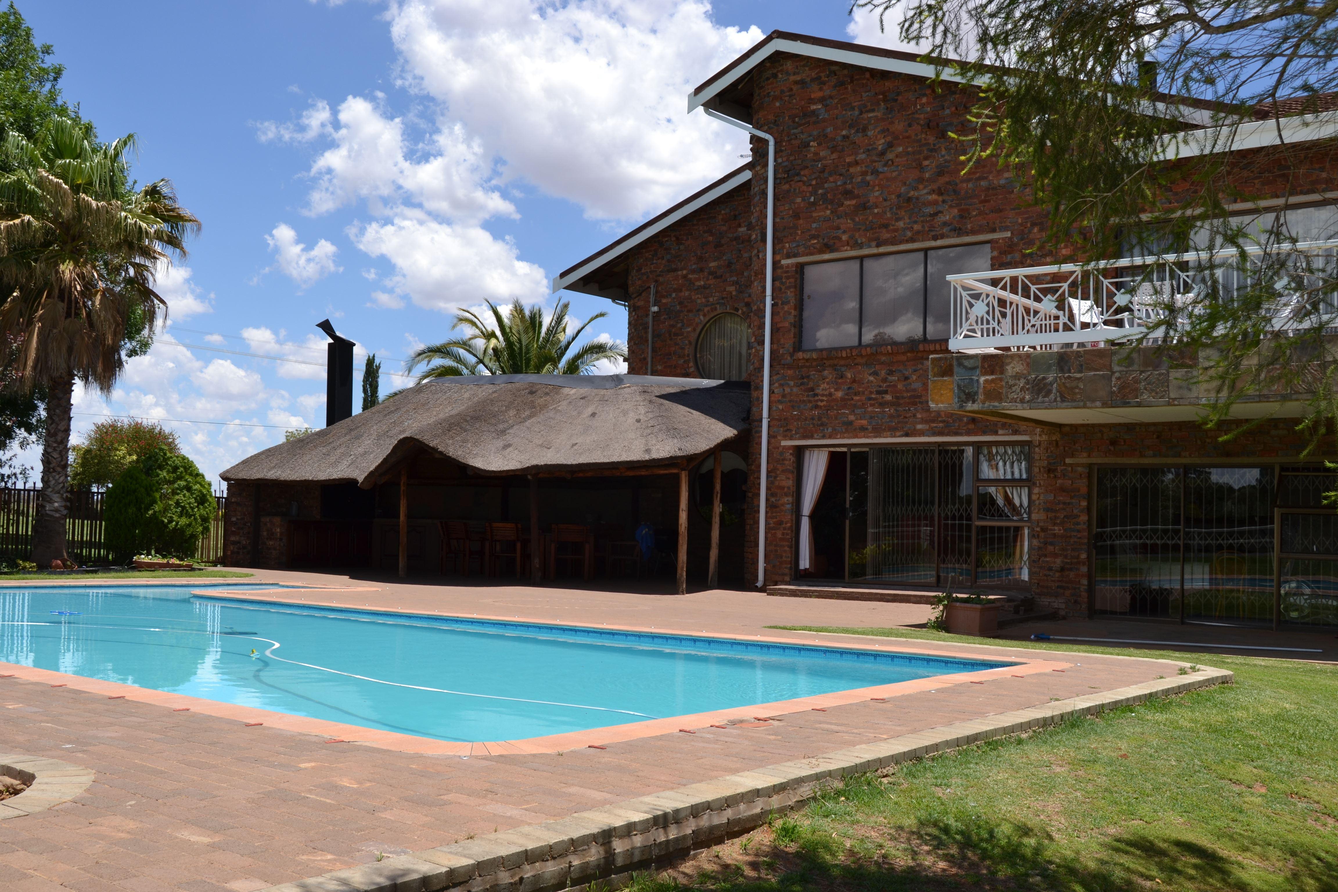 Krige Lodge B&B | Bainsvlei Accommodation