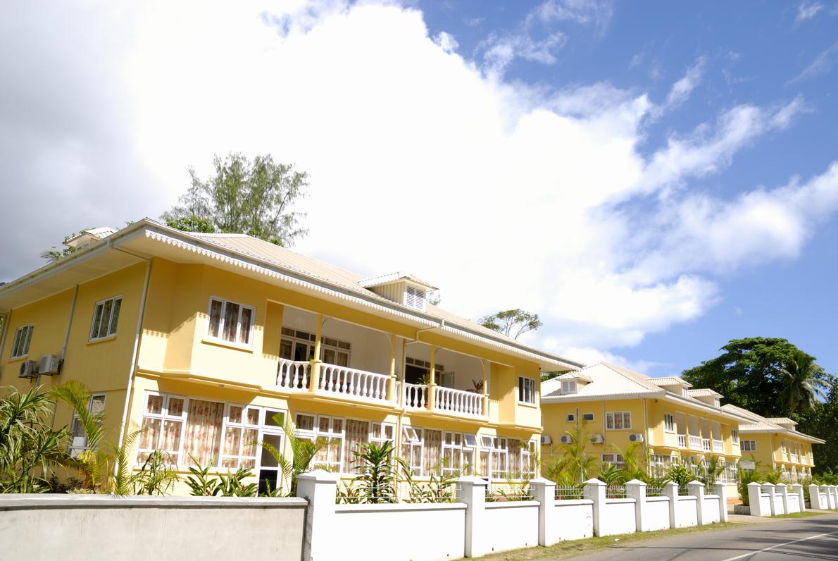 Reef Holiday Apartments | Mahe Accommodation