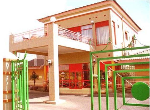 The Courtyard Hotel | Kalundu Accommodation