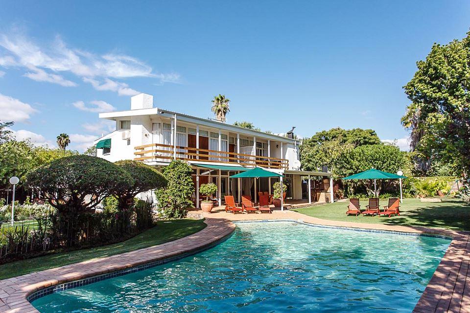 Le Roux's Guest House | Oudtshoorn Accommodation