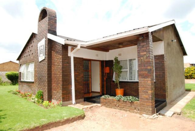 Magora Ase Africa Bed and Breakfast | Accommodation Orlando West