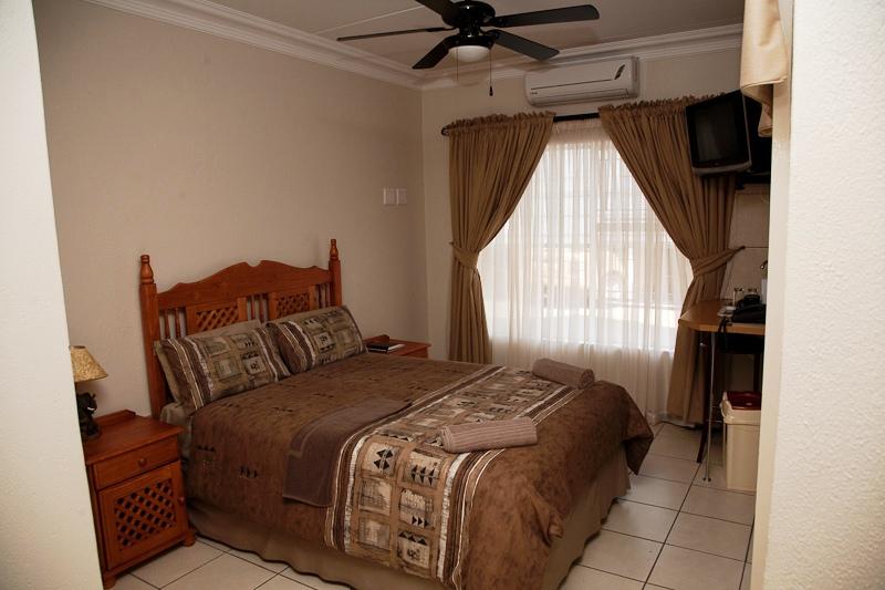 Golden Pillow Polokwane | Polokwane (Pietersburg) Accommodation