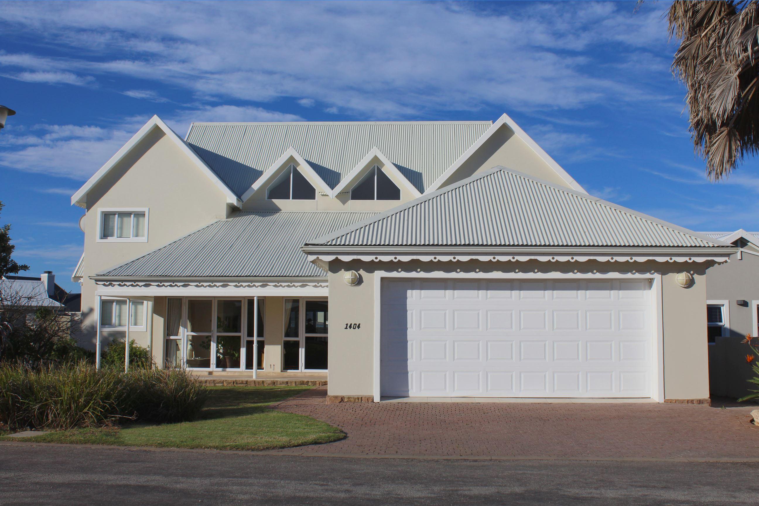 Waterside Living - Marina Martinique 1404
