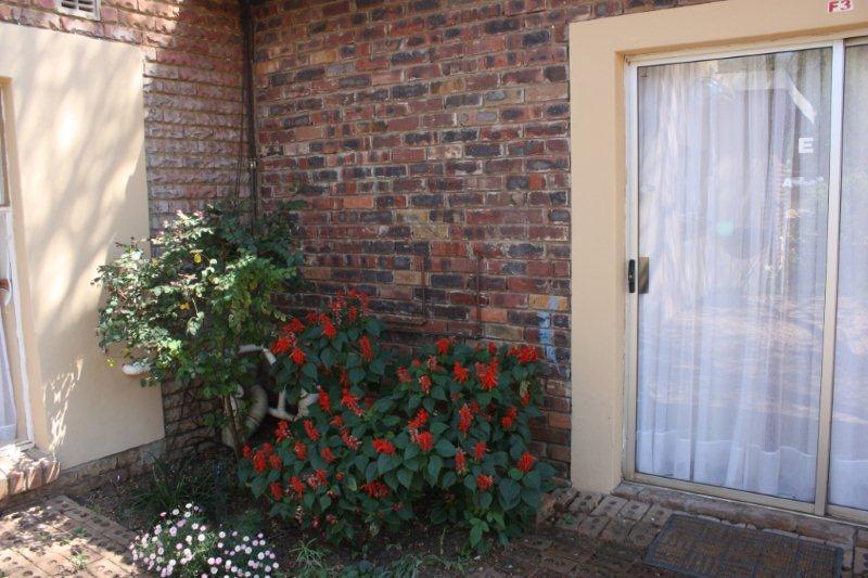 Squirrel's Nest Lodge Get the Best Deal Book Self