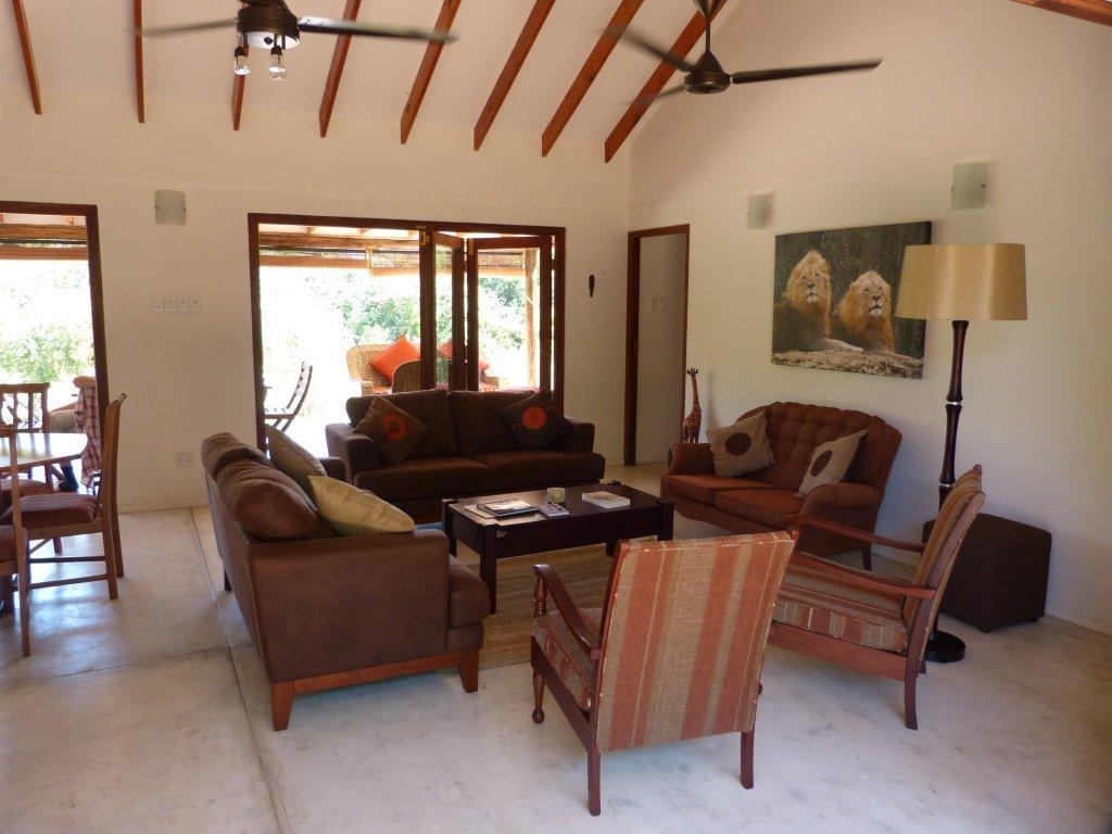 Num-Num Lodge | Ponta Malongane Accommodation