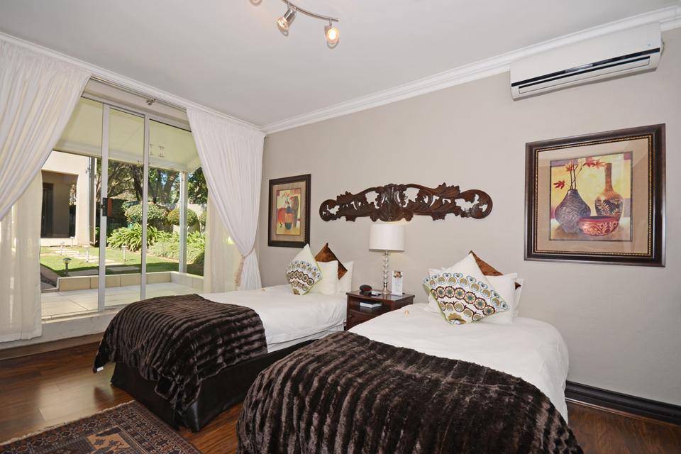 Oaklands Inn and Conference Centre