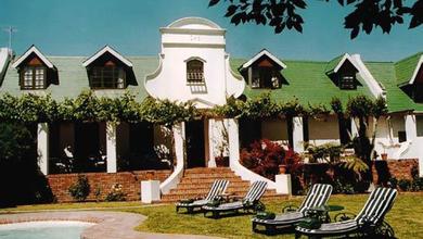 Burgundy Room - Accommodation in Durbanville - Le Petit Chateau