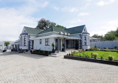 Riveria Guest Lodge and Spa